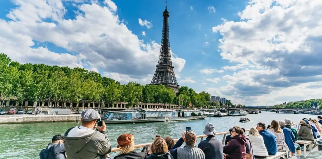 1 Hour Seine River Cruise From The Eiffel Tower By Bateaux Parisiens