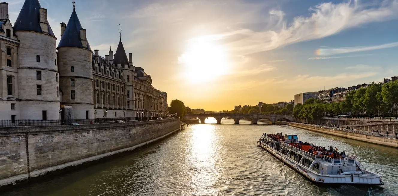 1 Hour Seine River Cruise From The Eiffel Tower By Bateaux Parisiens